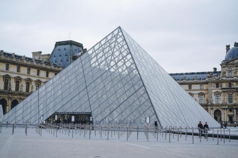 סיור מודרך מחוץ ללובר